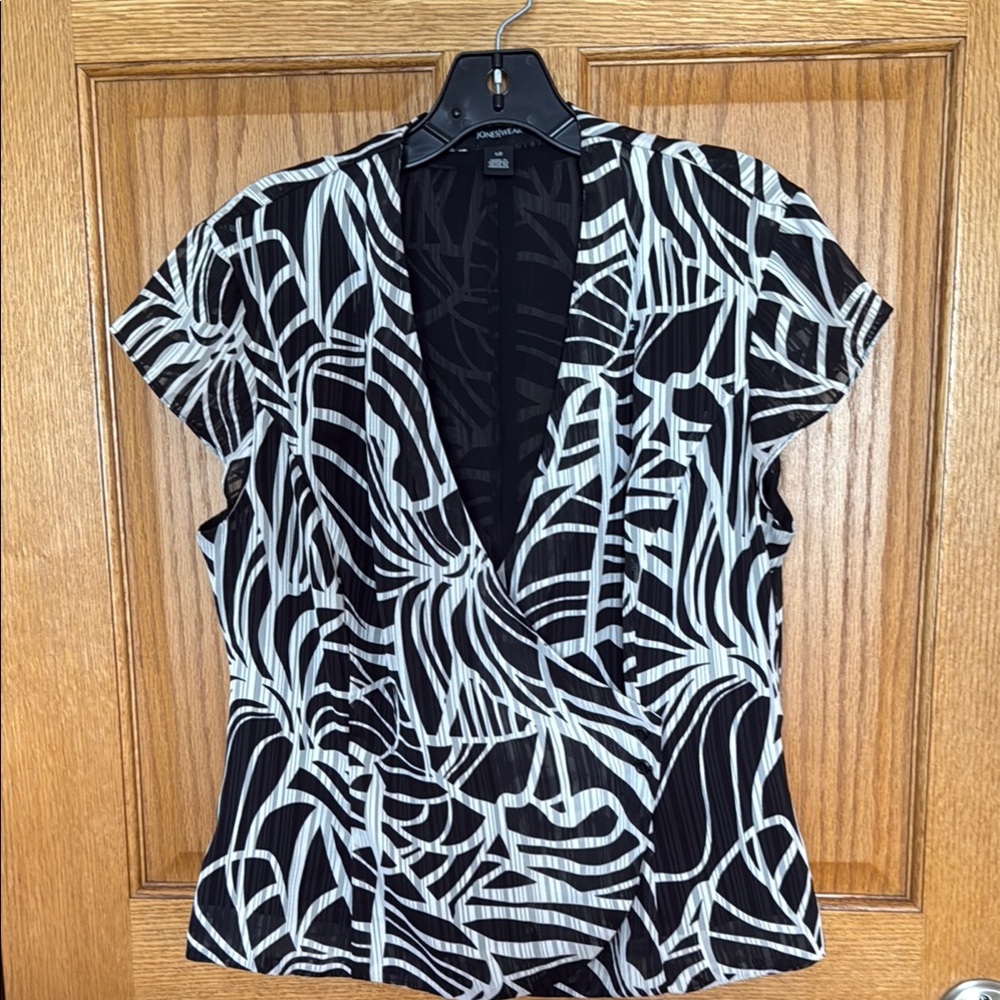 Jones Wear Black and White Wrap Skirt